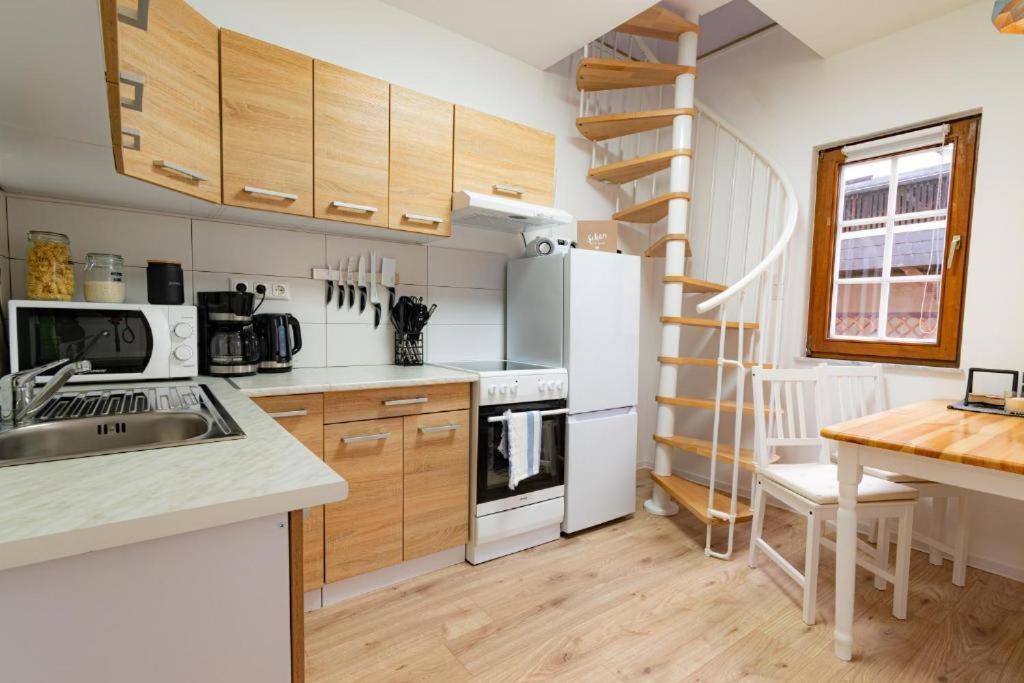 Charmantes Denkmalgeschuetztes Tiny House Am Rhein Rhens Luaran gambar
